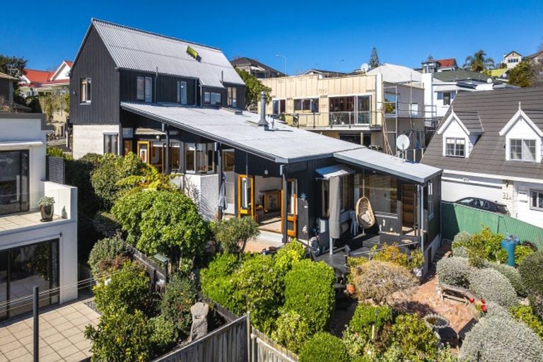 Photo of property in 34 Roslyn Road, Bluff Hill, Napier, 4110