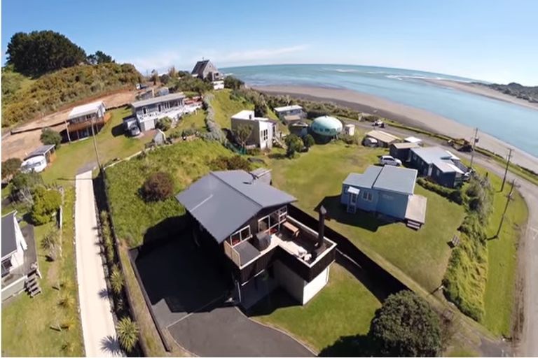 Photo of property in 8 Wainamu Road, Raglan, 3297