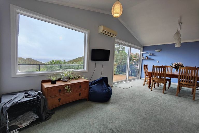 Photo of property in 48 Miles Crescent, Newlands, Wellington, 6037