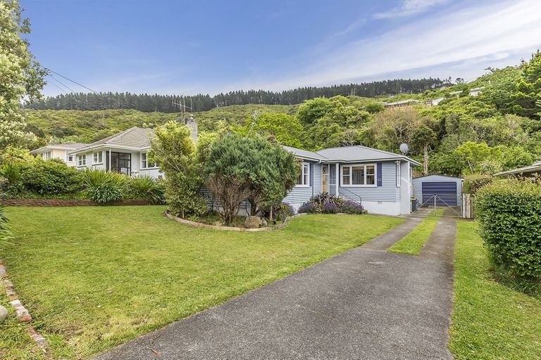 Photo of property in 62 Chester Road, Tawa, Wellington, 5028
