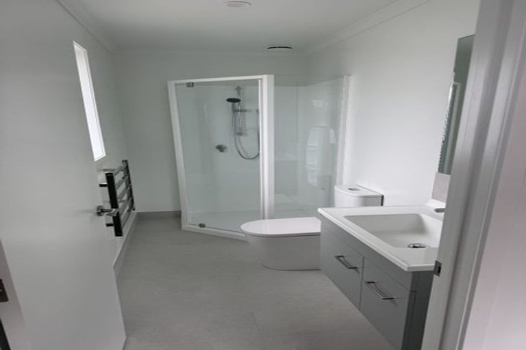 Photo of property in 39 Kaurinui Crescent, One Tree Point, 0118