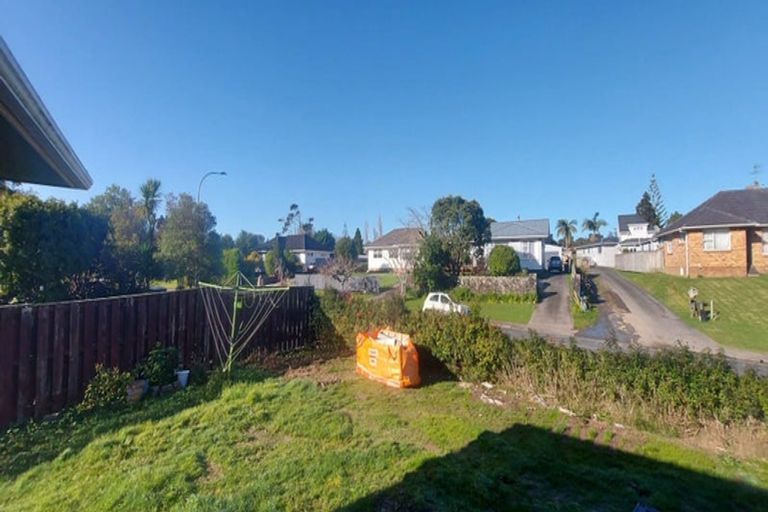 Photo of property in 30 La Rosa Street, Green Bay, Auckland, 0604