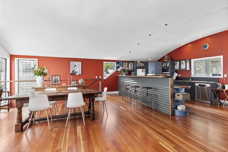 Photo of property in 202 The Esplanade, Island Bay, Wellington, 6023