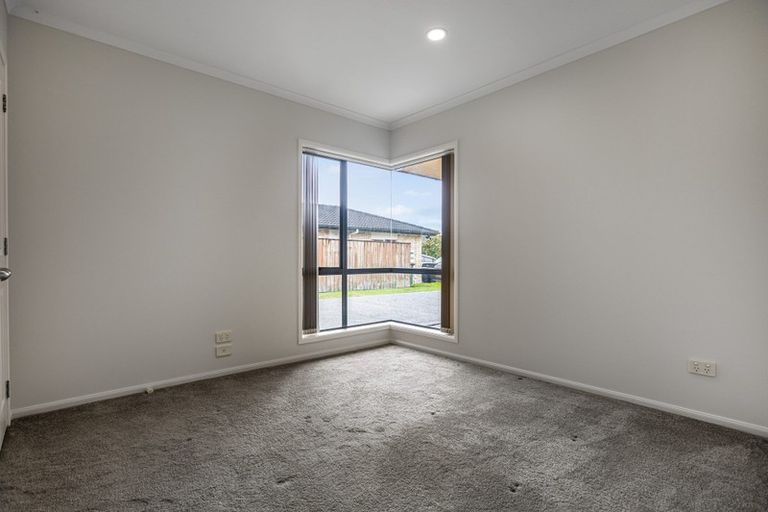 Photo of property in 13 Attymon Lane, East Tamaki, Auckland, 2016