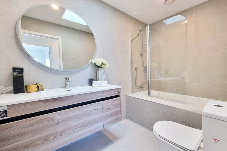 Photo of property in 952f East Coast Road, Northcross, Auckland, 0632