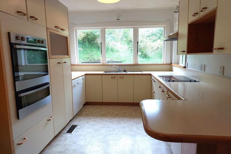 Photo of property in 6 Highland Crescent, Wadestown, Wellington, 6012