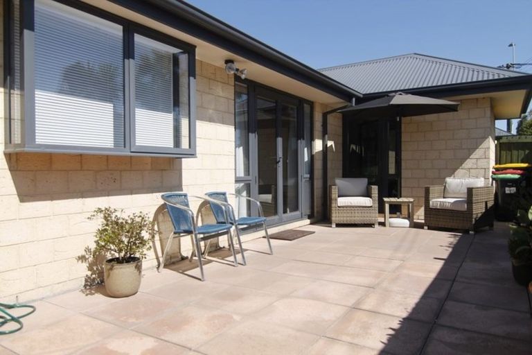 Photo of property in 26b Sawyers Arms Road, Northcote, Christchurch, 8052