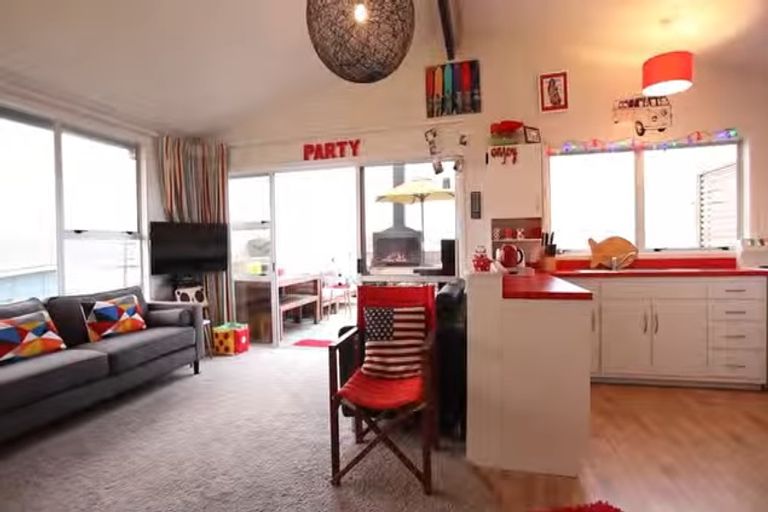 Photo of property in 8 Wainamu Road, Raglan, 3297