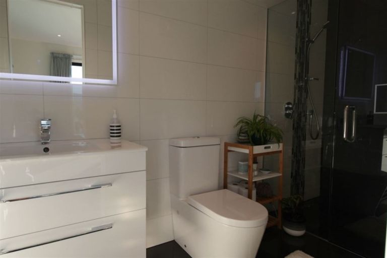 Photo of property in 7a Rannoch Drive, Jacks Point, Queenstown, 9371