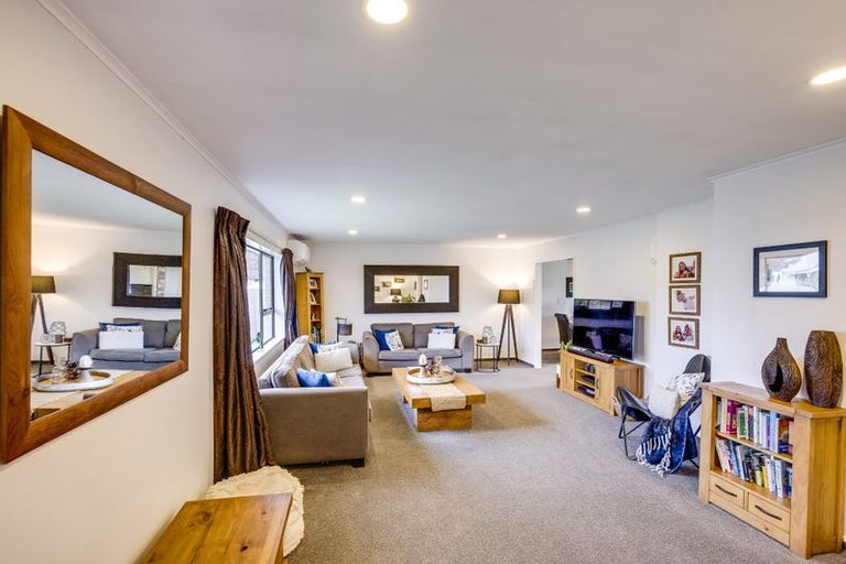 Photo of property in 4 Hetley Crescent, Taradale, Napier, 4112