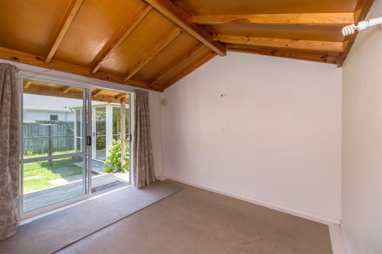 Photo of property in 44 Taupata Street, Redcliffs, Christchurch, 8081