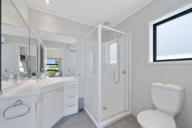 Photo of property in 15 Kahurangi Heights, Aotea, Porirua, 5024