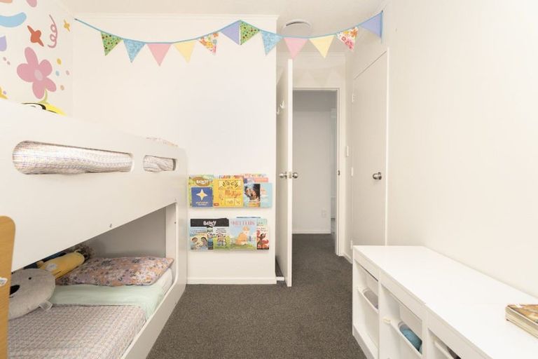 Photo of property in 17 Trinidad Crescent, Grenada Village, Wellington, 6037