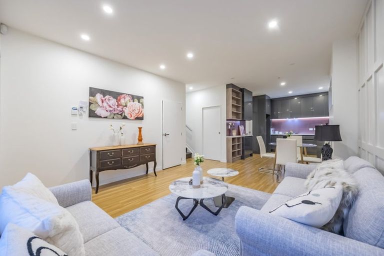 Photo of property in 76c Glenmore Road, Sunnyhills, Auckland, 2010