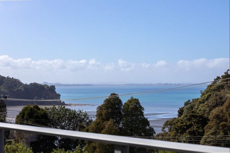 Photo of property in 41 Laingholm Drive, Laingholm, Auckland, 0604