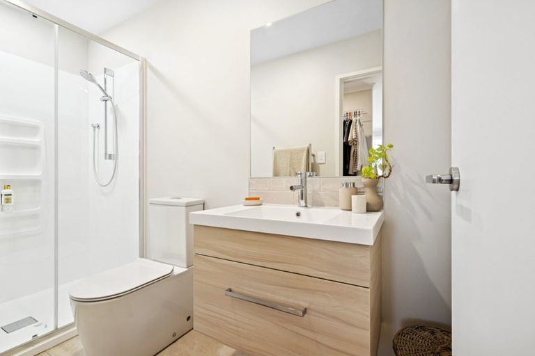 Photo of property in 9 Metoriti Crescent, Karaka, 2124