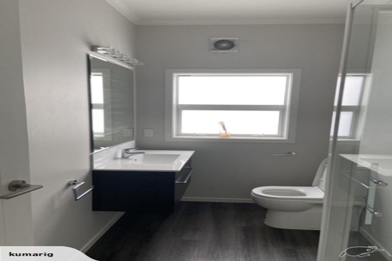 Photo of property in 124 Amesbury Drive, Churton Park, Wellington, 6037