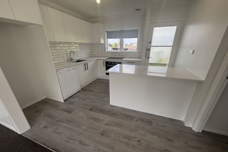 Photo of property in 2/58 Rimu Street, New Lynn, Auckland, 0600