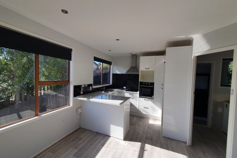 Photo of property in 32 Pisces Road, Glen Eden, Auckland, 0602