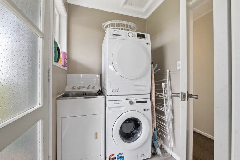 Photo of property in 8a Elm Grove, Westown, New Plymouth, 4310