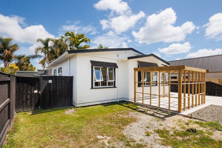 Photo of property in 16 Thomson Street, West End, Palmerston North, 4412