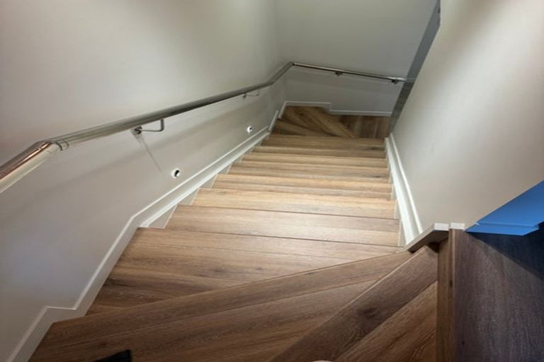 Photo of property in 21 Windy Ridge Road, Glenfield, Auckland, 0629