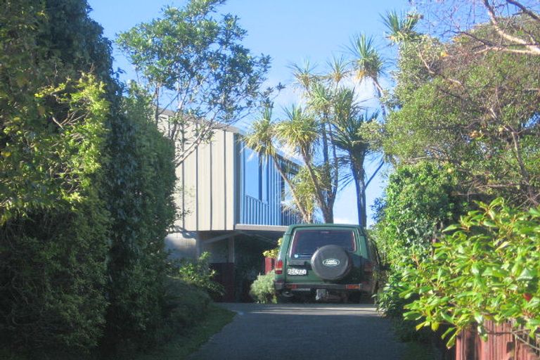 Photo of property in 2 Taka Grove, Normandale, Lower Hutt, 5010