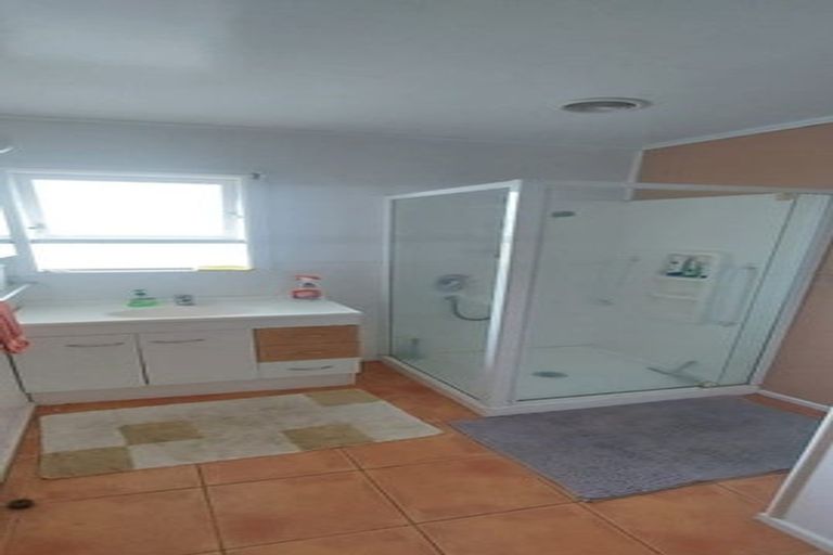 Photo of property in 30 La Rosa Street, Green Bay, Auckland, 0604