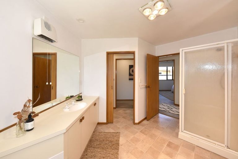 Photo of property in 2/310 Withells Road, Avonhead, Christchurch, 8042