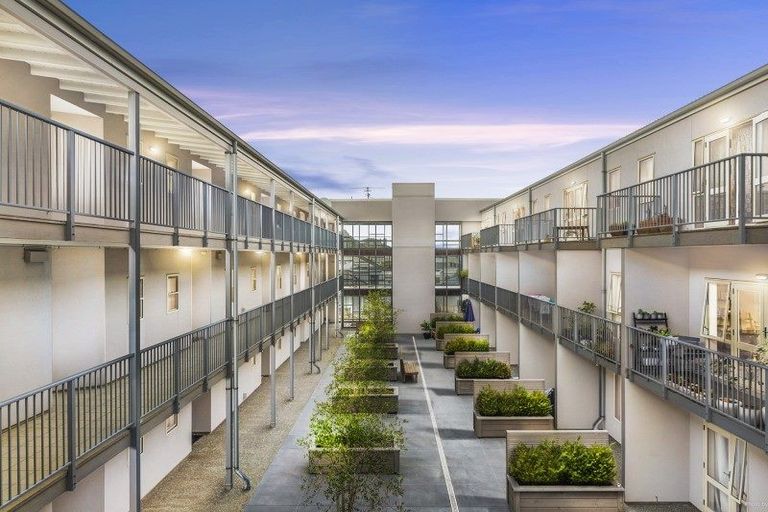 Photo of property in Luxford Villas, 116/72 Herald Street, Berhampore, Wellington, 6023