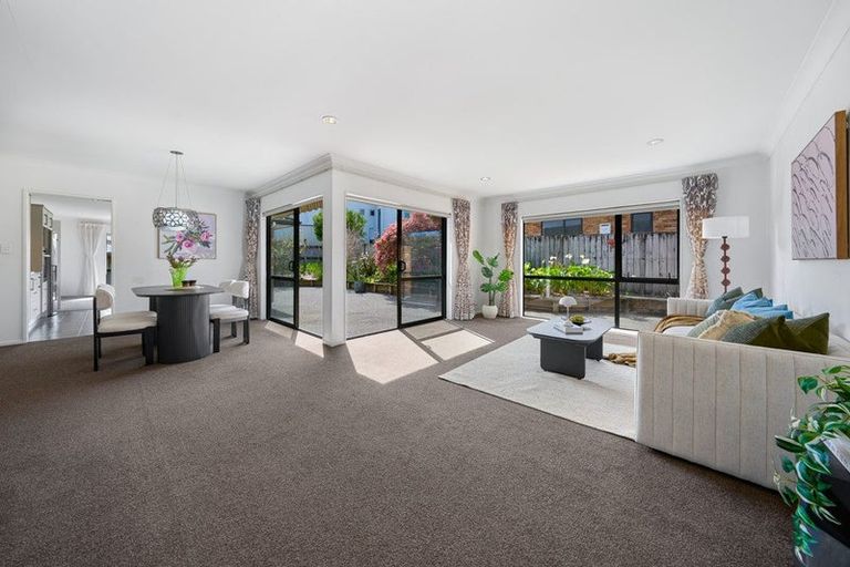 Photo of property in 20 Mackwell Road, Fairview Heights, Auckland, 0632