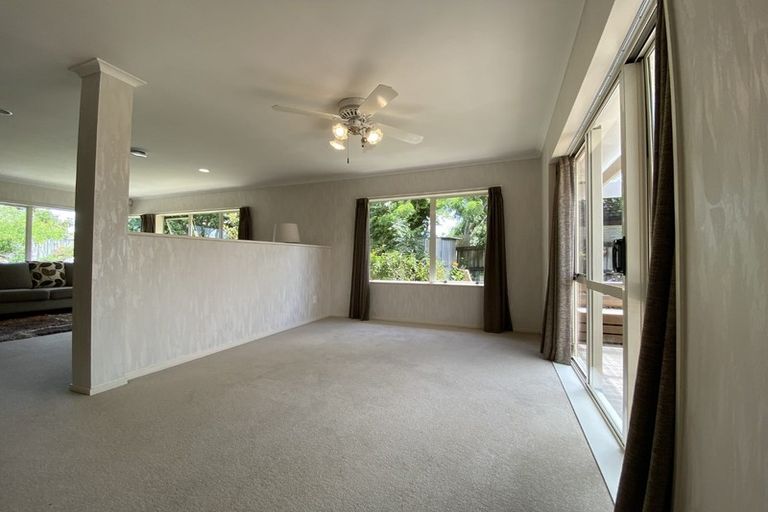 Photo of property in 8 Corfield Way, Burswood, Auckland, 2013