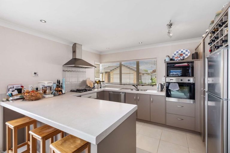 Photo of property in 34 Bellshill Close, Wattle Downs, Auckland, 2103