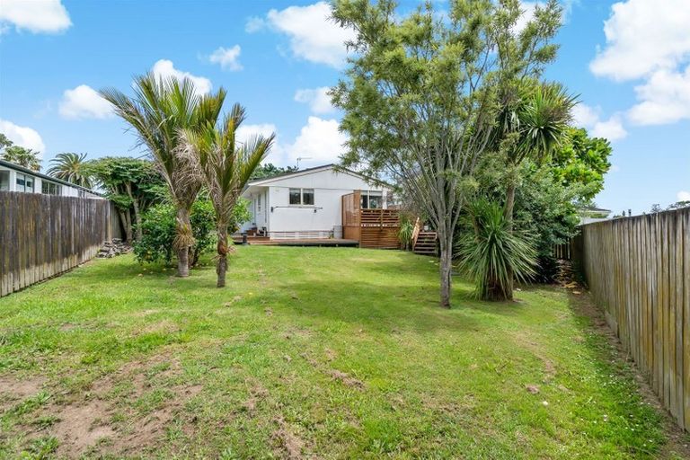 Photo of property in 8 Tawa Place, Waiuku, 2123