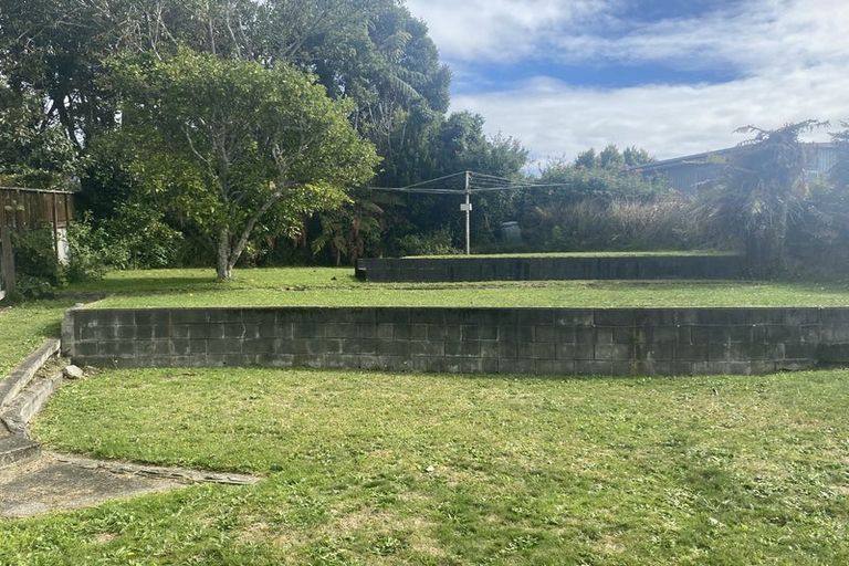 Photo of property in 42 Awanui Street, Merrilands, New Plymouth, 4312