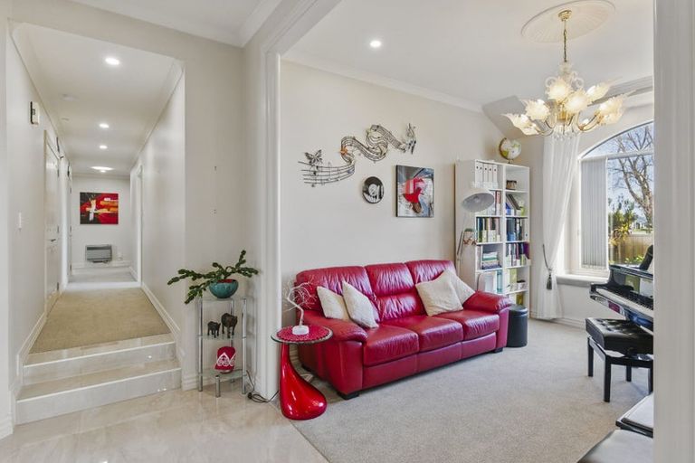 Photo of property in 41 Holcombe Drive, Paraparaumu, 5032