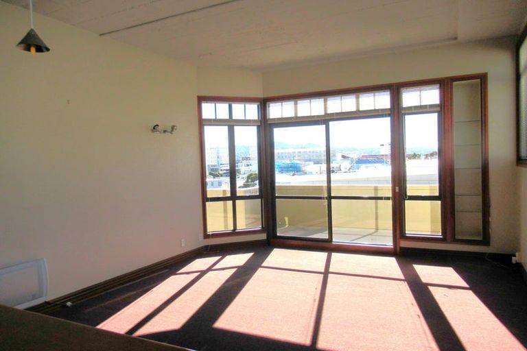 Photo of property in Pirie Street Townhouses, 28/35 Pirie Street, Mount Victoria, Wellington, 6011