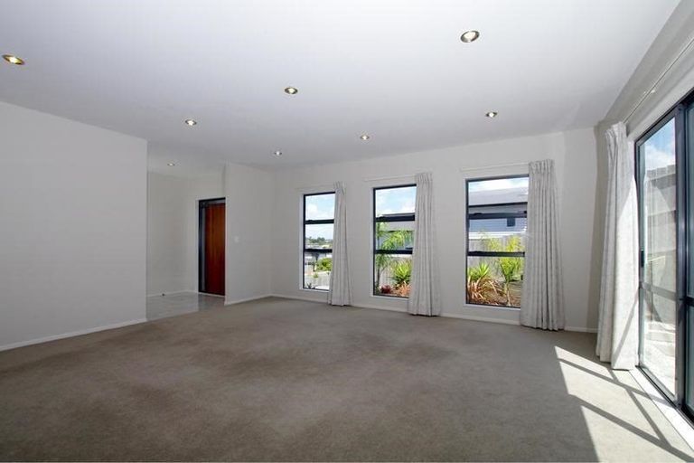 Photo of property in 26 Catlins Place, Fairview Heights, Auckland, 0632