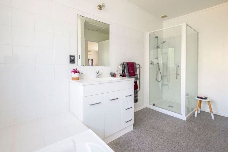 Photo of property in 52 Rutherford Drive, Waikanae Beach, Waikanae, 5036