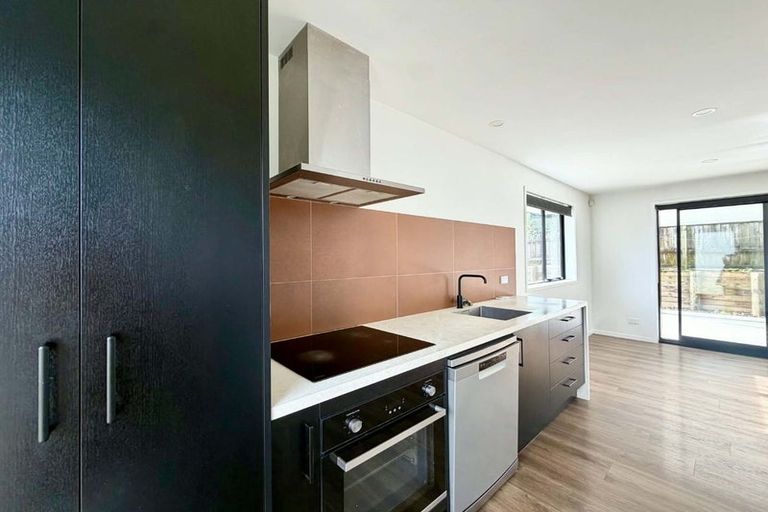 Photo of property in 6 Banks Street, Marfell, New Plymouth, 4310