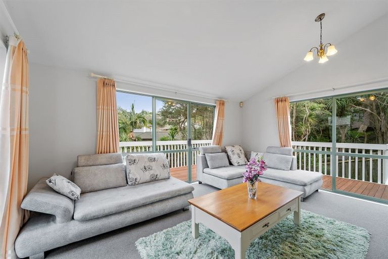 Photo of property in 32a Deverell Place, Northcross, Auckland, 0632