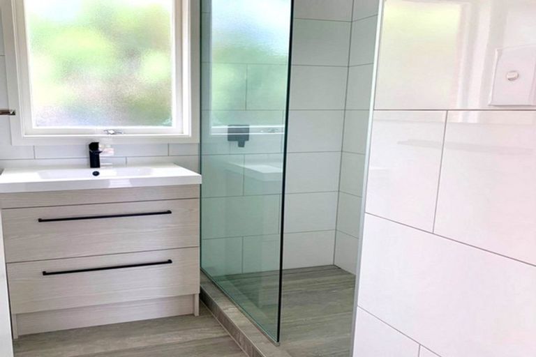 Photo of property in 1/5b Mcintyre Road, Mangere Bridge, Auckland, 2022