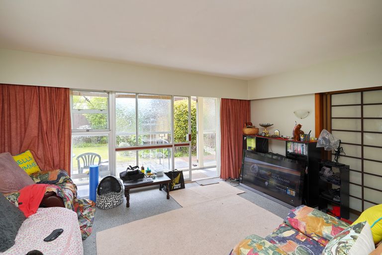 Photo of property in 2/23 Crofton Road, Harewood, Christchurch, 8051