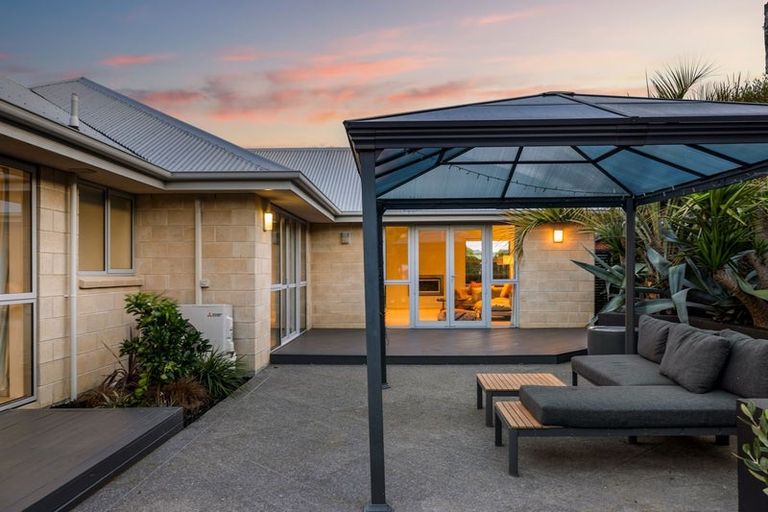 Photo of property in 5 Foresters Crescent, Parklands, Christchurch, 8083