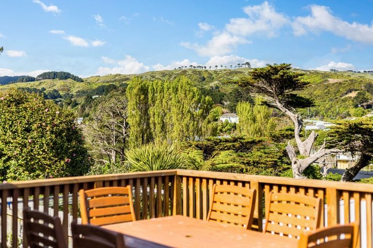 Photo of property in 17a Gloucester Street, Cannons Creek, Porirua, 5024
