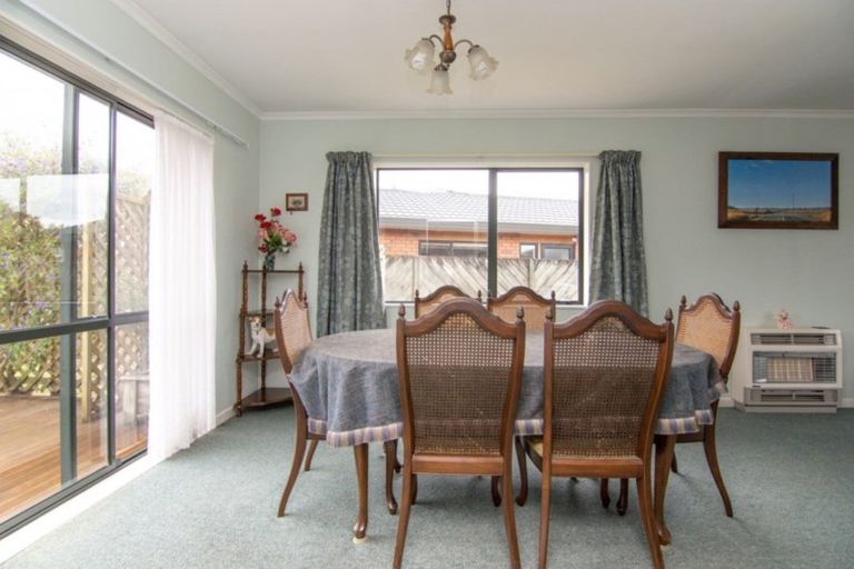 Photo of property in 14 Rosebank Avenue, Kelvin Grove, Palmerston North, 4414
