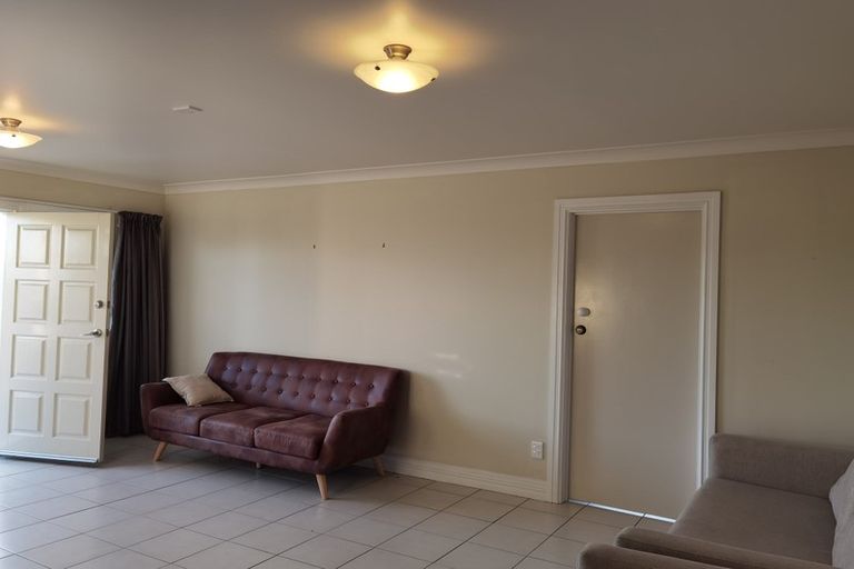 Photo of property in 1 Rubens Lane, West Harbour, Auckland, 0618