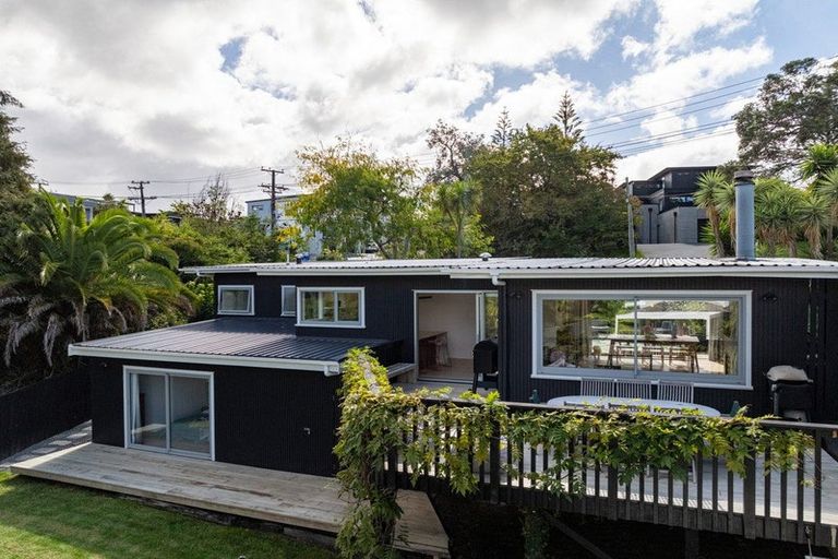 Photo of property in 18 Hastings Road, Mairangi Bay, Auckland, 0630