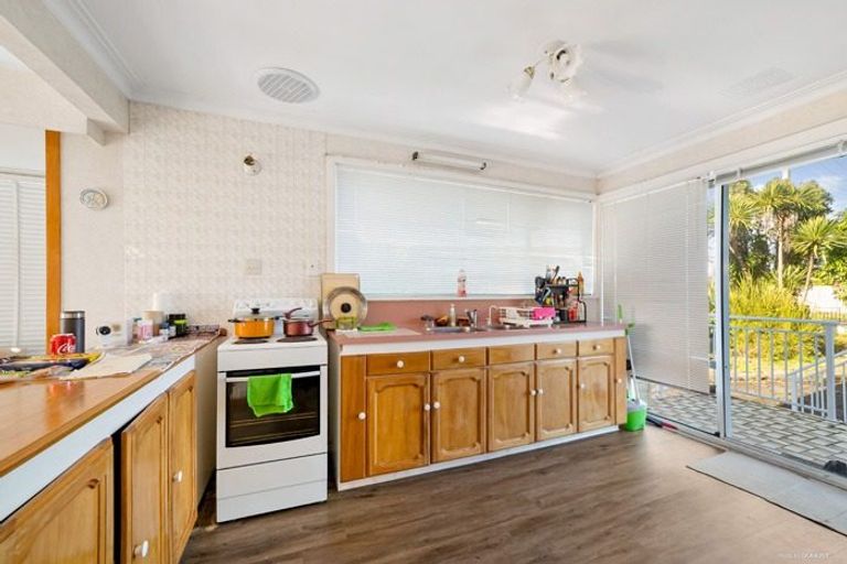 Photo of property in 102a Tiroroa Avenue, Te Atatu South, Auckland, 0610