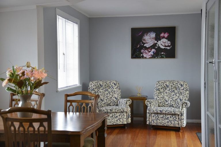 Photo of property in 63 Victoria Street, Carterton, 5713